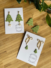 Load image into Gallery viewer, Classic Christmas